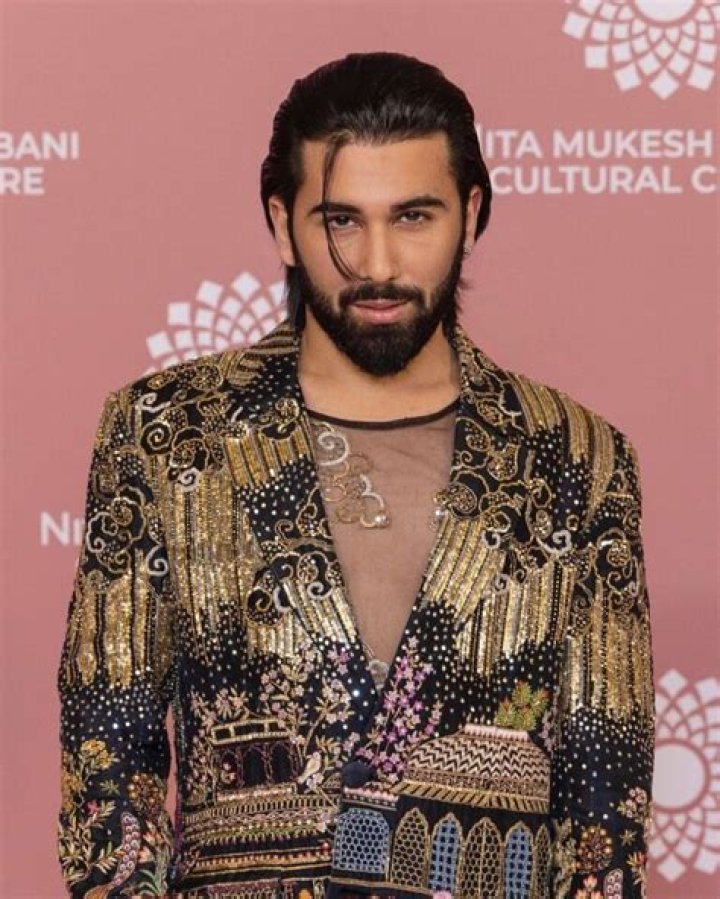 Crisda Rodriguez Designer: A Rising Star in the Fashion Industry